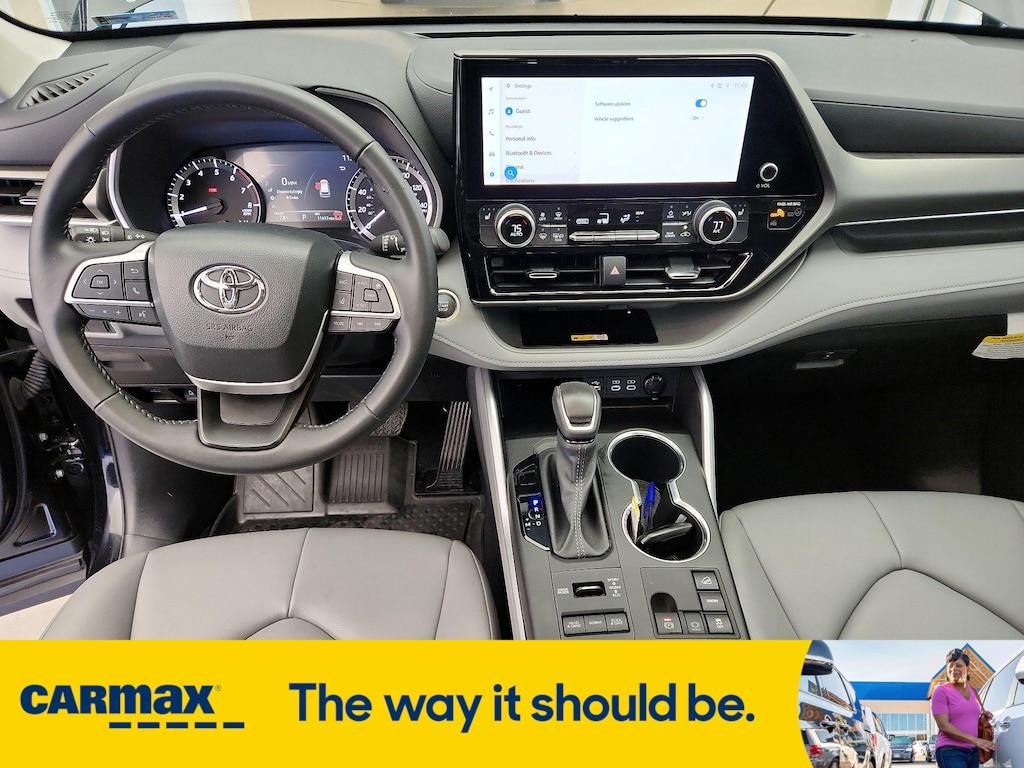used 2024 Toyota Highlander car, priced at $44,998