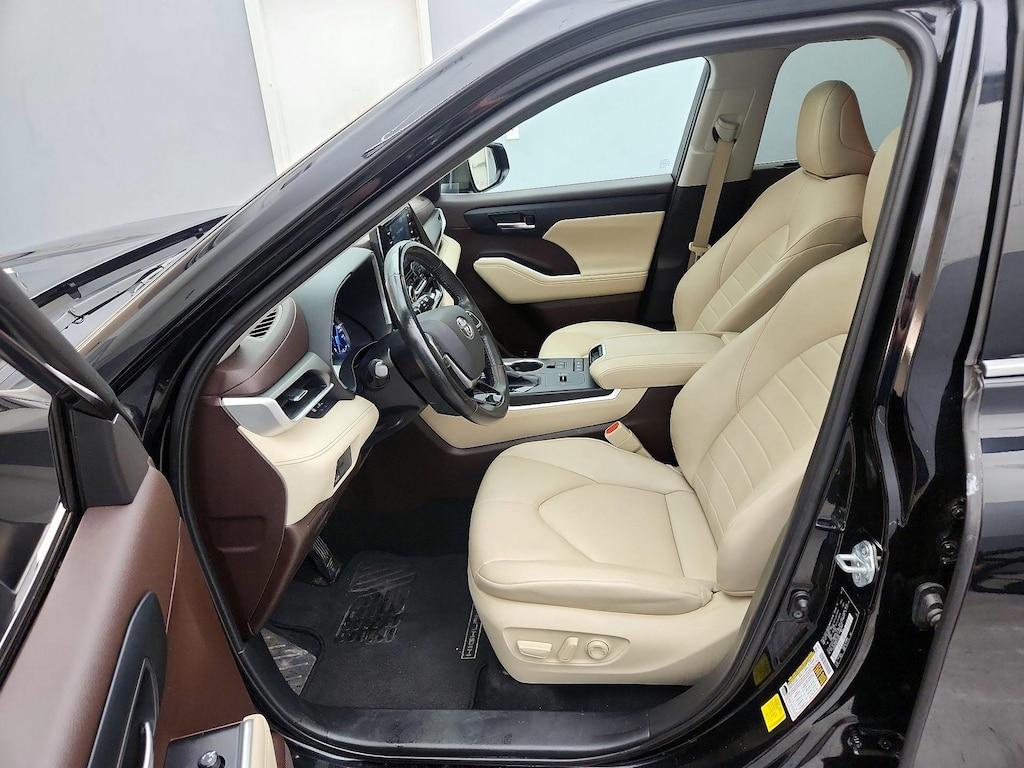 used 2021 Toyota Highlander Hybrid car, priced at $39,998