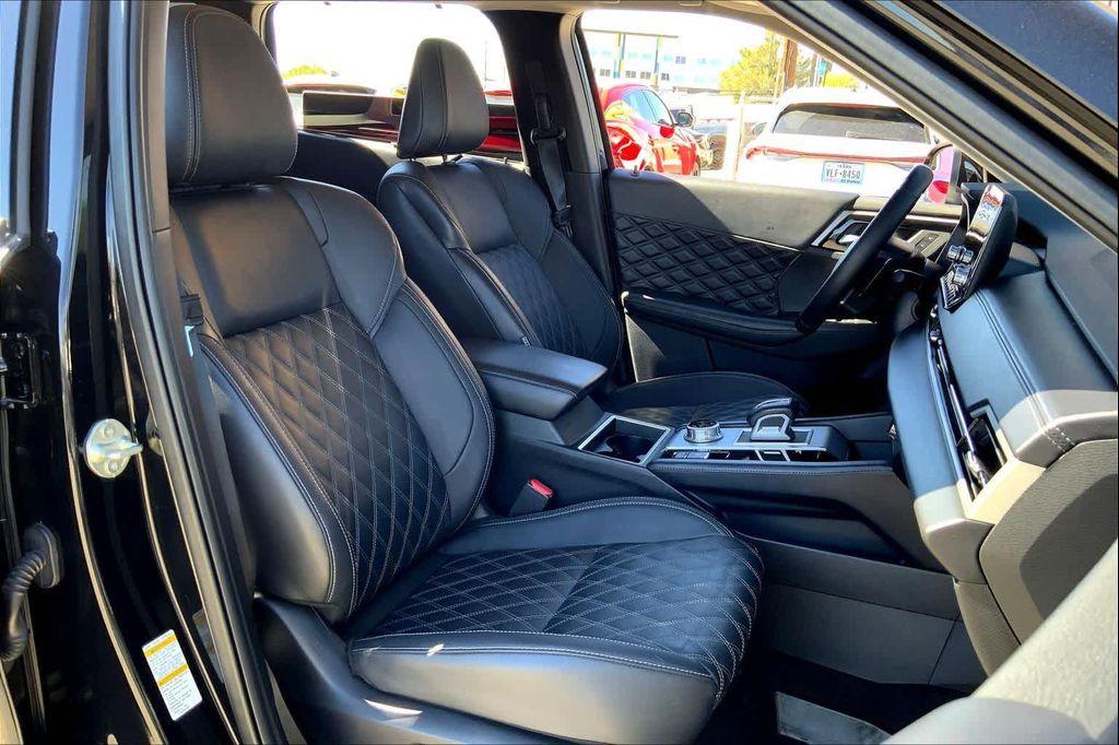 used 2024 Mitsubishi Outlander car, priced at $27,219