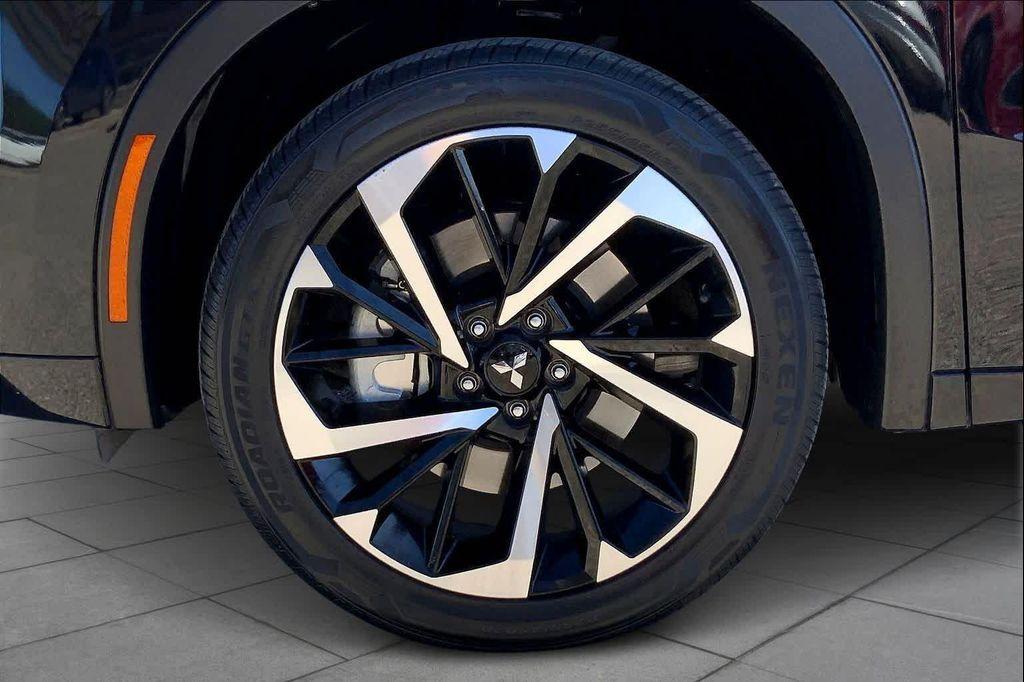 used 2024 Mitsubishi Outlander car, priced at $27,219