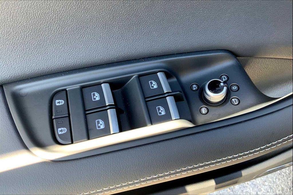 new 2026 Audi Q7 car, priced at $78,295
