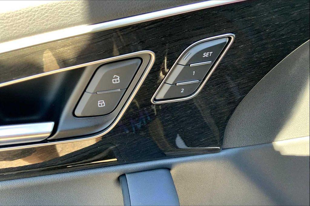 new 2026 Audi Q7 car, priced at $78,295