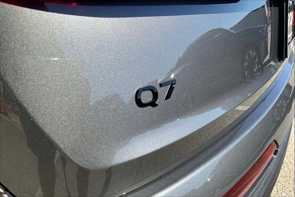 new 2026 Audi Q7 car, priced at $78,295