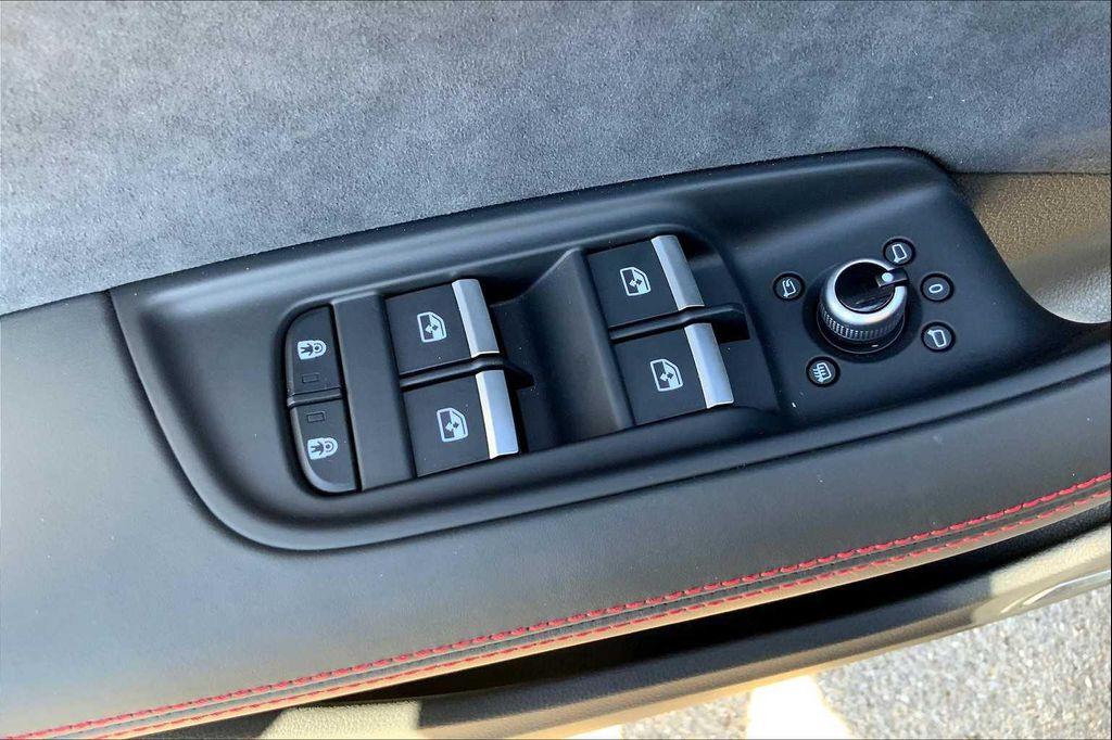 new 2026 Audi Q7 car, priced at $83,590