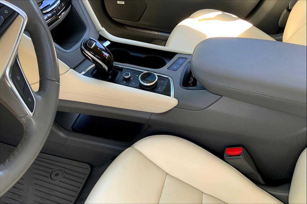 used 2021 Cadillac XT5 car, priced at $28,920