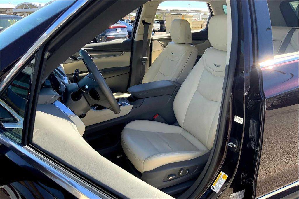 used 2021 Cadillac XT5 car, priced at $28,920