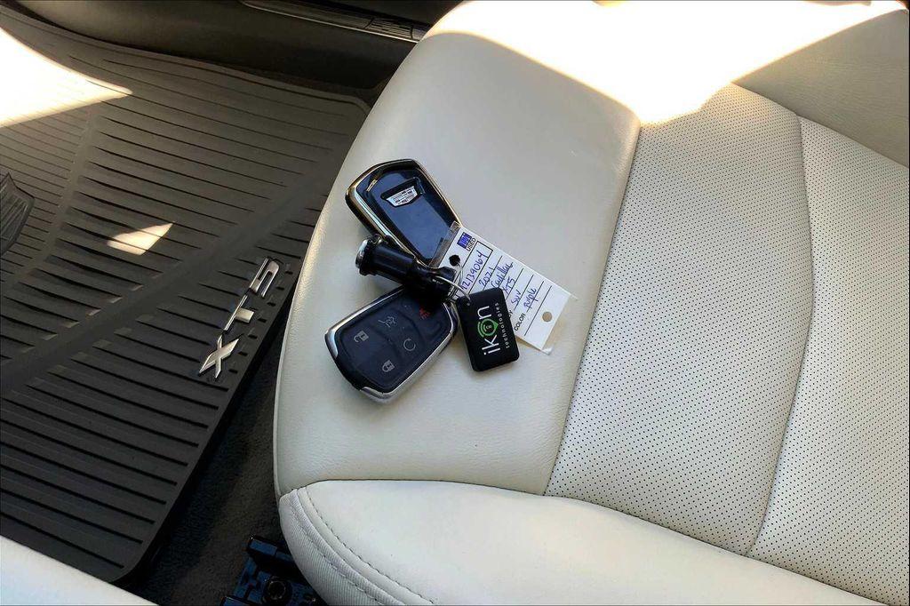 used 2021 Cadillac XT5 car, priced at $28,920