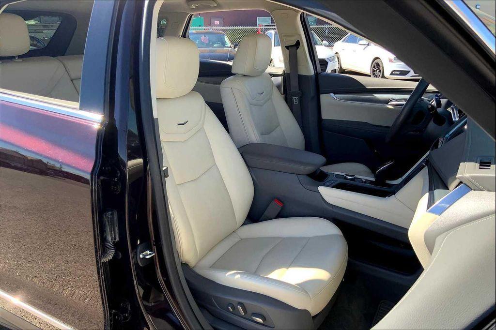 used 2021 Cadillac XT5 car, priced at $28,920