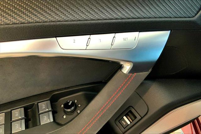 new 2025 Audi RS 6 Avant car, priced at $146,865
