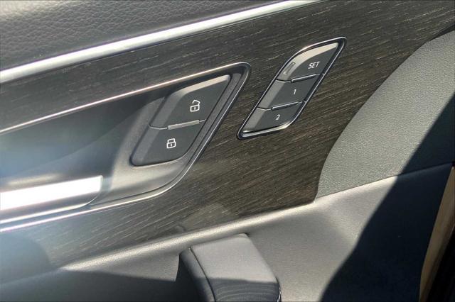 new 2025 Audi Q7 car, priced at $76,860