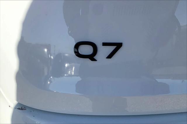 new 2025 Audi Q7 car, priced at $76,295