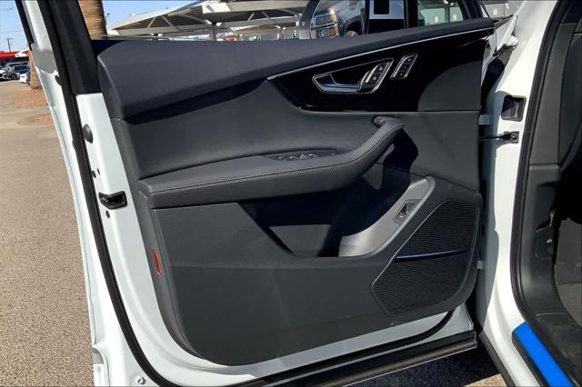 new 2025 Audi Q7 car, priced at $76,295