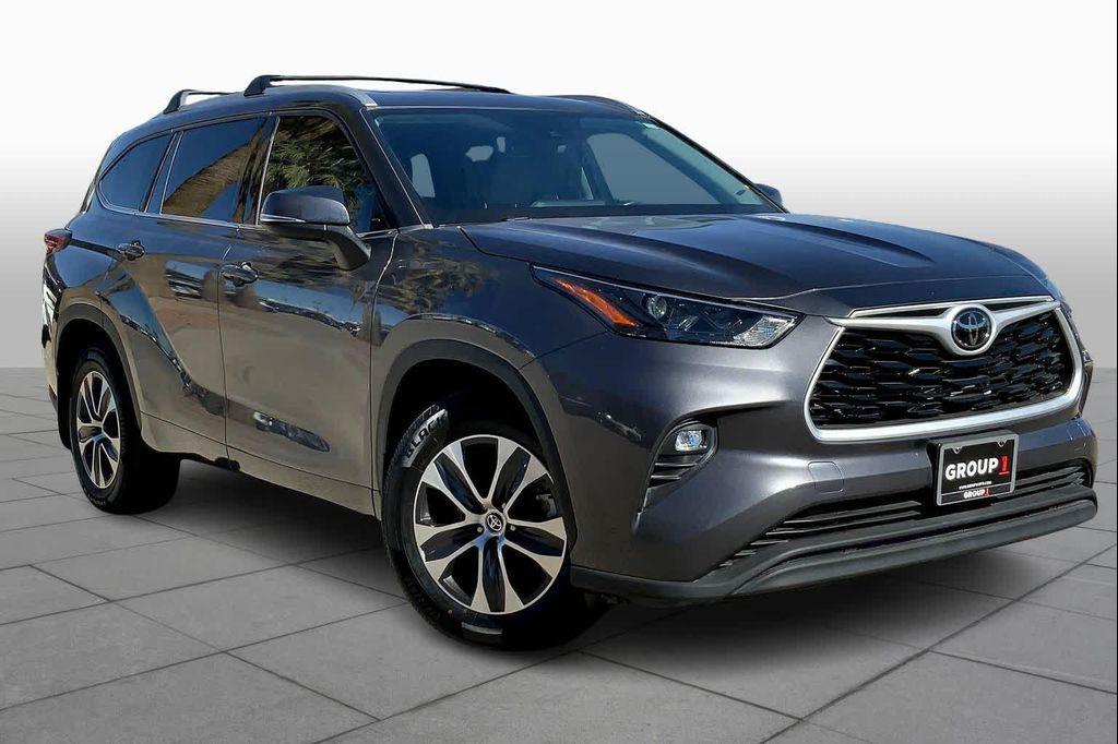 used 2022 Toyota Highlander car, priced at $35,760