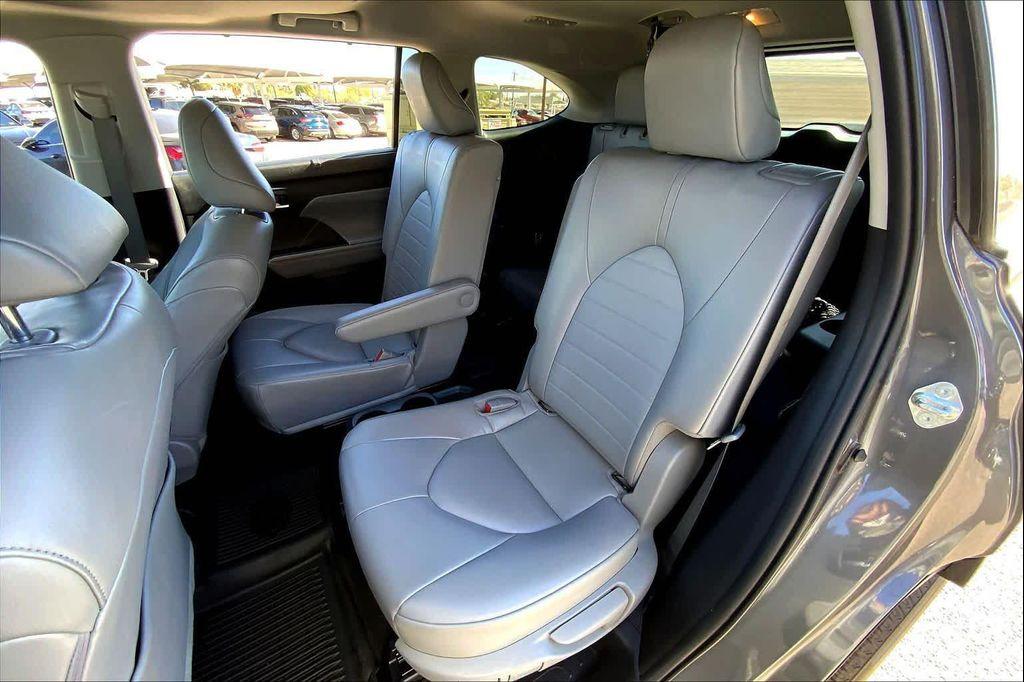 used 2022 Toyota Highlander car, priced at $35,760
