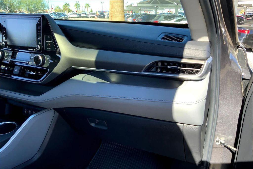 used 2022 Toyota Highlander car, priced at $35,760