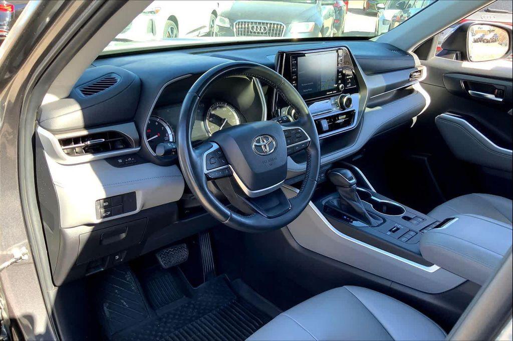 used 2022 Toyota Highlander car, priced at $35,760
