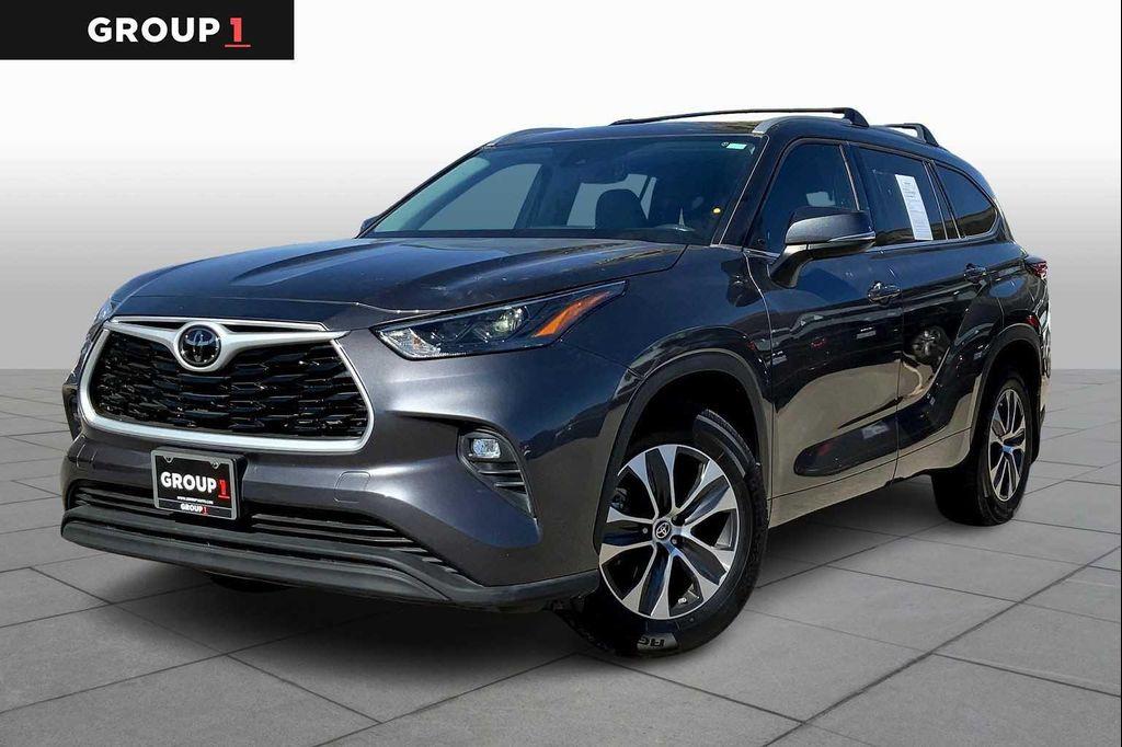 used 2022 Toyota Highlander car, priced at $35,760