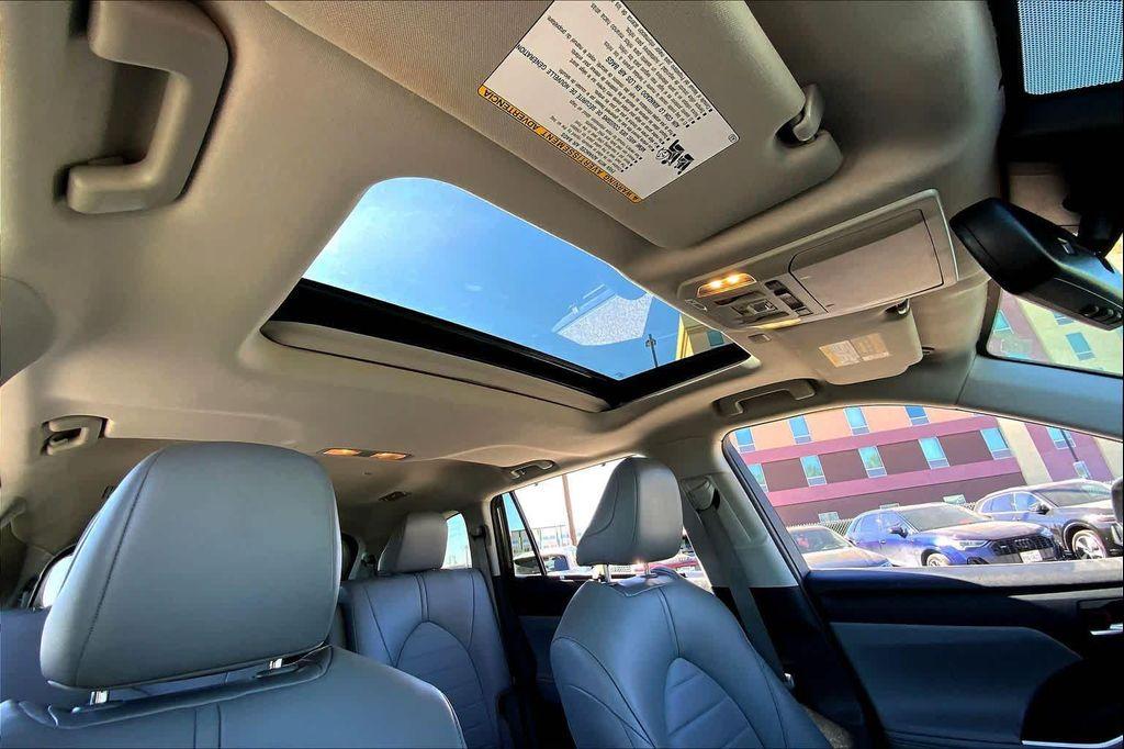 used 2022 Toyota Highlander car, priced at $35,760