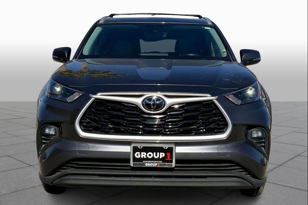 used 2022 Toyota Highlander car, priced at $35,760