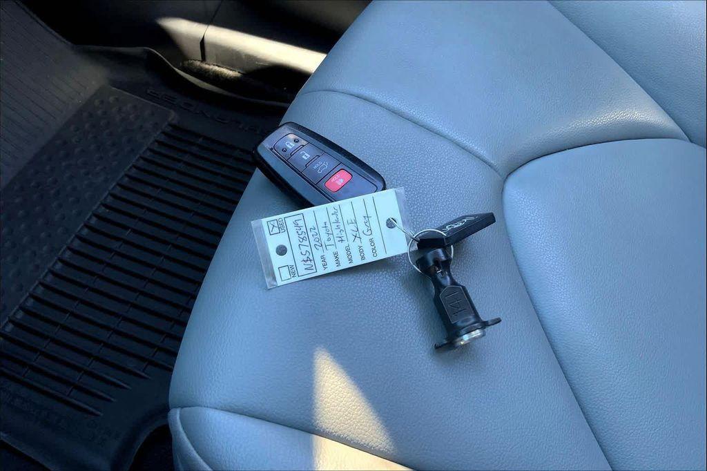 used 2022 Toyota Highlander car, priced at $35,760