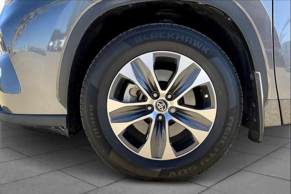 used 2022 Toyota Highlander car, priced at $35,760