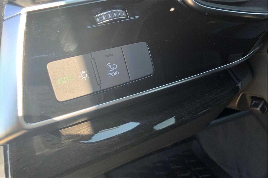 new 2025 Audi Q7 car, priced at $66,937