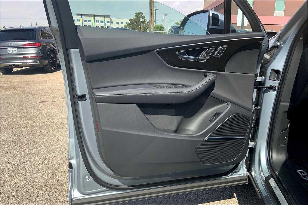 new 2025 Audi Q7 car, priced at $66,937