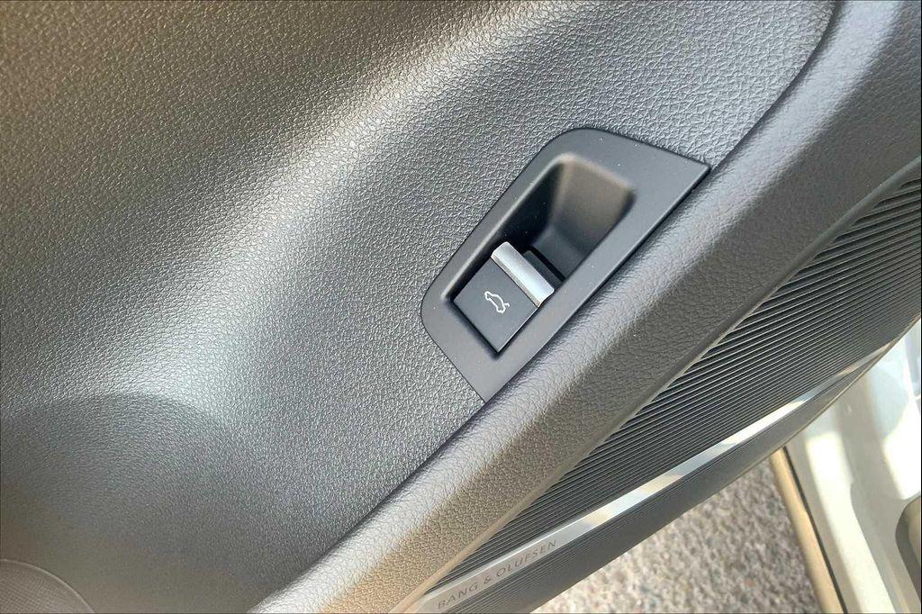 new 2025 Audi Q7 car, priced at $66,937