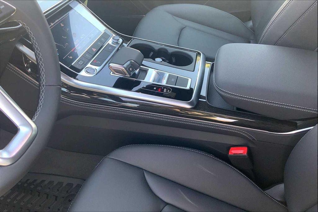 new 2025 Audi Q7 car, priced at $66,937