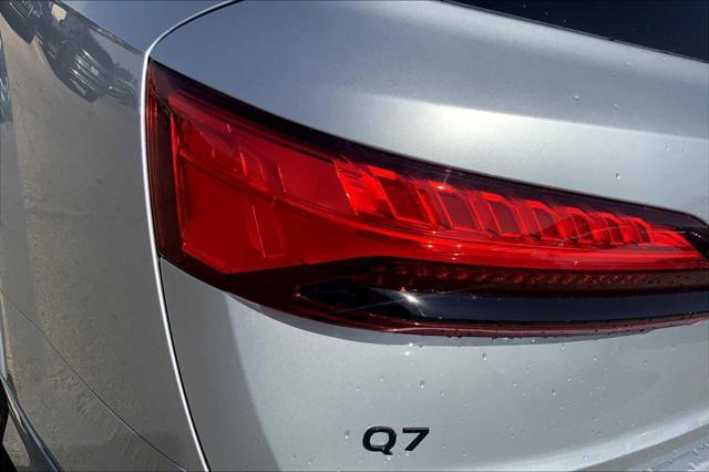 new 2025 Audi Q7 car, priced at $70,460