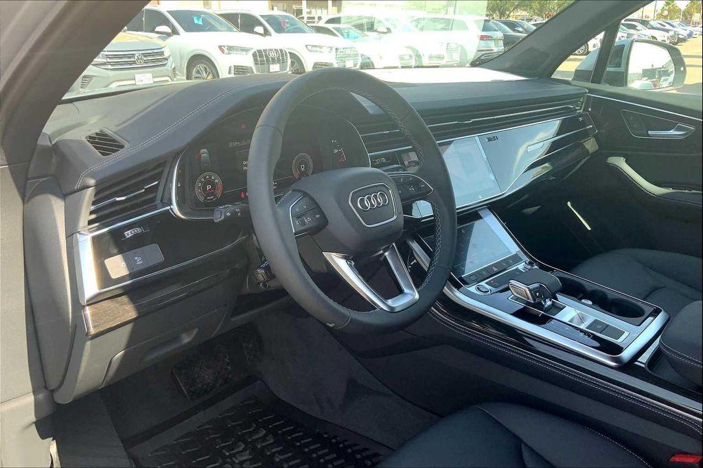 new 2025 Audi Q7 car, priced at $66,937