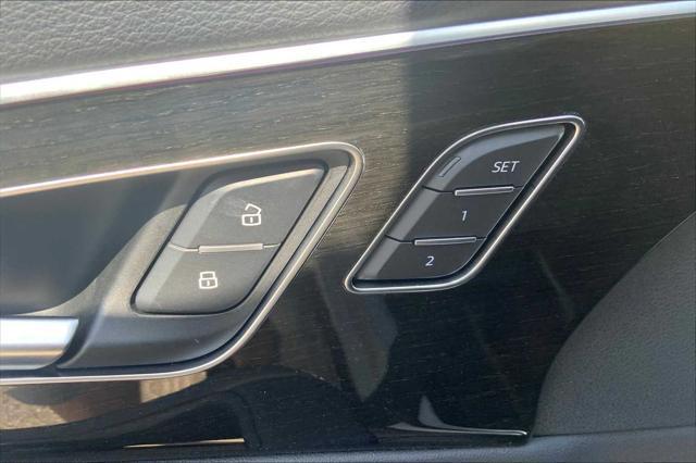 new 2025 Audi Q7 car, priced at $70,460