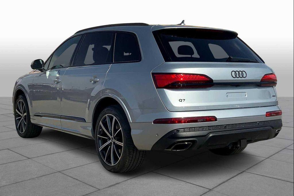 new 2025 Audi Q7 car, priced at $66,937