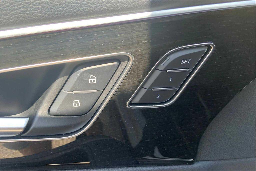 new 2025 Audi Q7 car, priced at $66,937