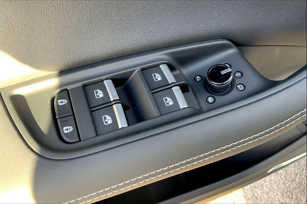 new 2026 Audi Q7 car, priced at $74,233