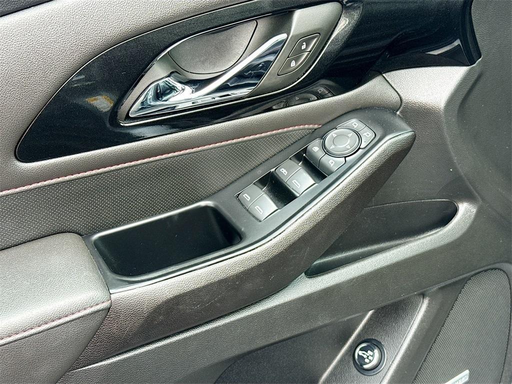used 2023 Chevrolet Traverse car, priced at $31,600