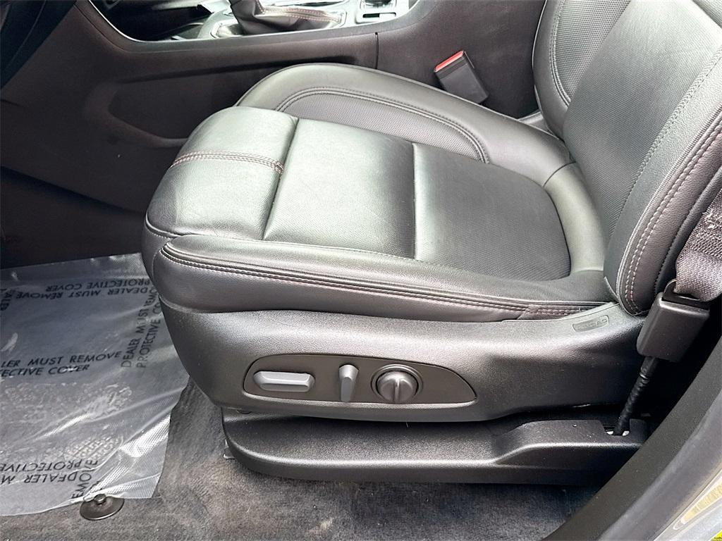 used 2023 Chevrolet Traverse car, priced at $31,600