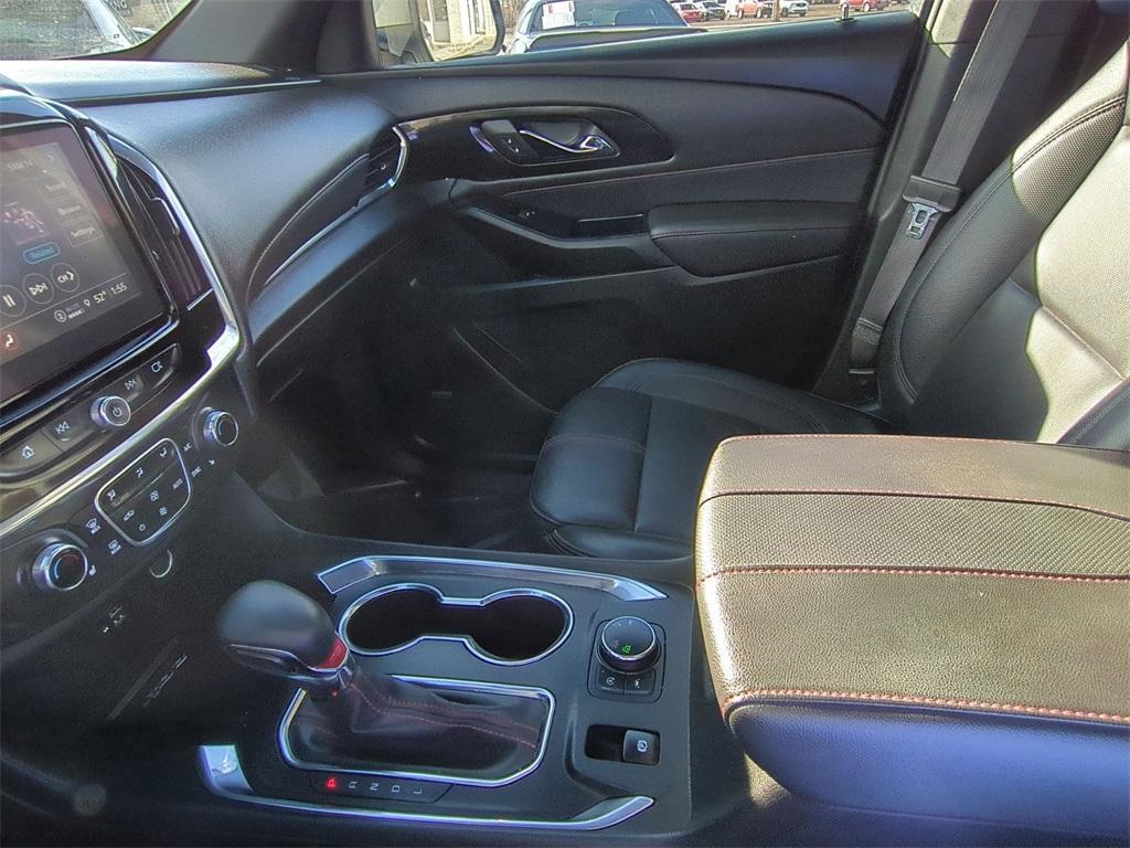 used 2023 Chevrolet Traverse car, priced at $31,600