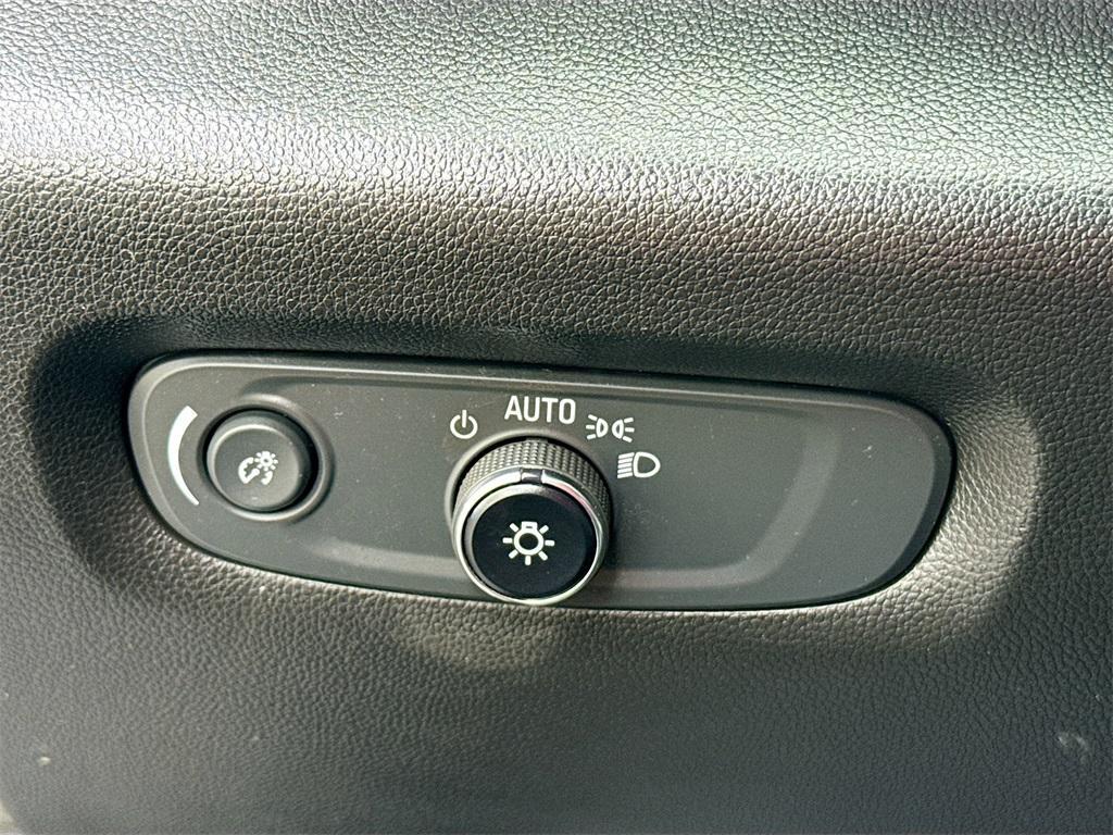 used 2023 Chevrolet Traverse car, priced at $31,600