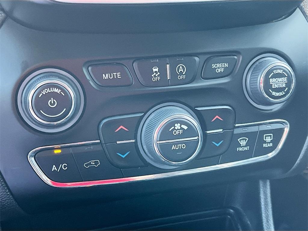 used 2020 Jeep Cherokee car, priced at $15,800