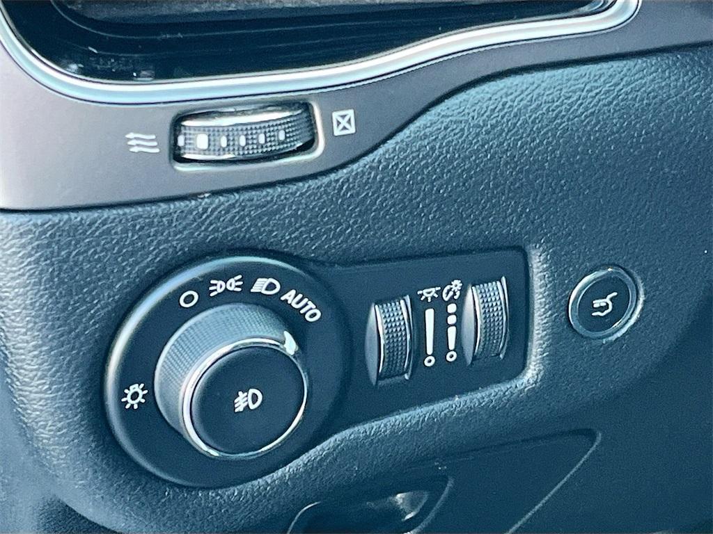 used 2020 Jeep Cherokee car, priced at $15,800