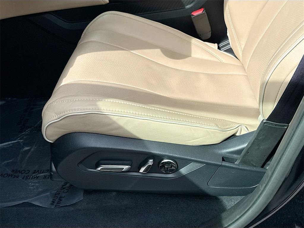 used 2023 Acura MDX car, priced at $40,000