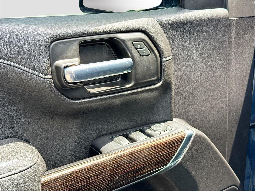 used 2021 GMC Sierra 1500 car, priced at $32,000