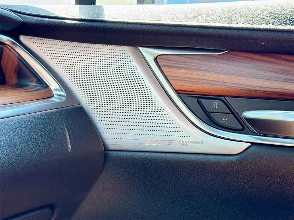 used 2022 Cadillac XT5 car, priced at $29,303