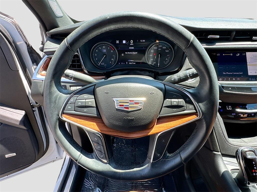 used 2022 Cadillac XT5 car, priced at $29,303