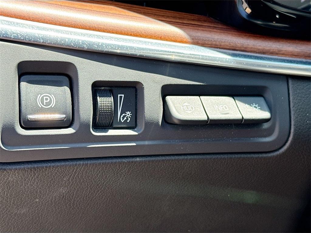 used 2022 Cadillac XT5 car, priced at $29,303