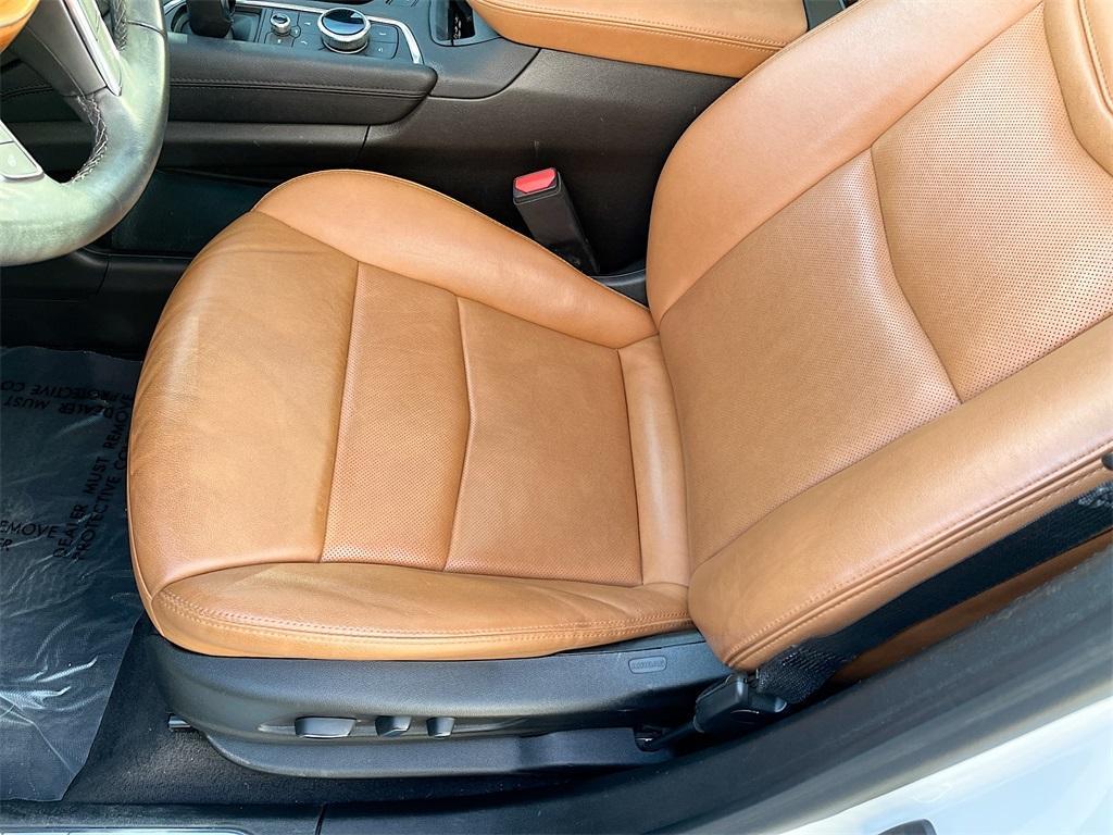 used 2022 Cadillac XT5 car, priced at $29,303