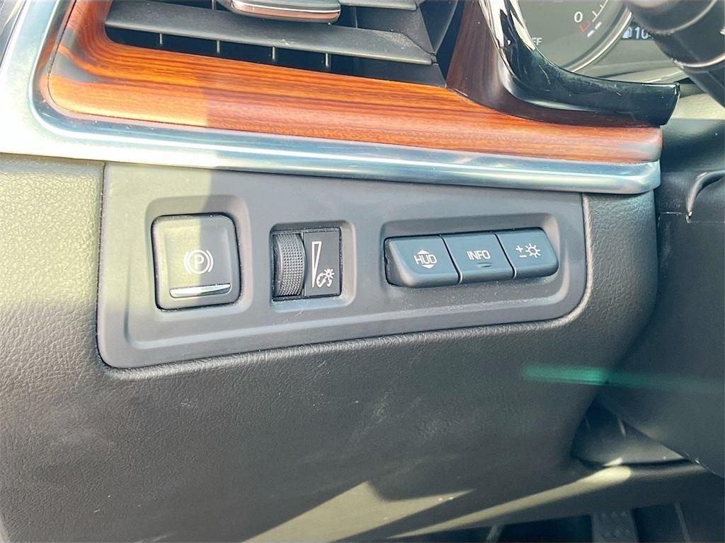 used 2022 Cadillac XT5 car, priced at $29,303