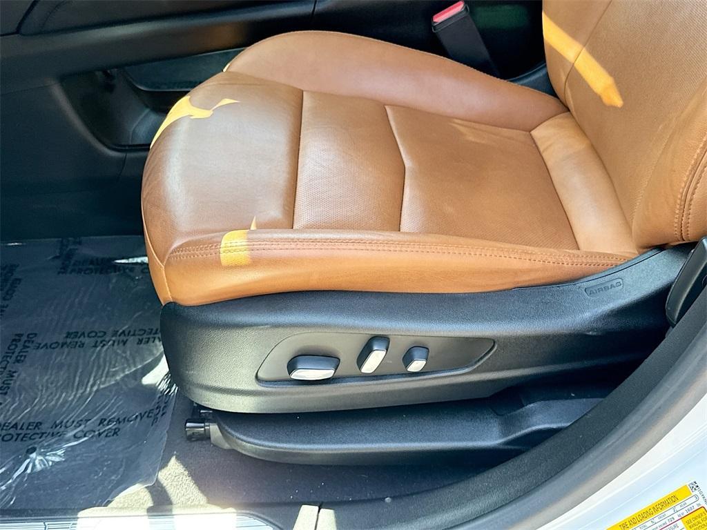 used 2022 Cadillac XT5 car, priced at $29,303