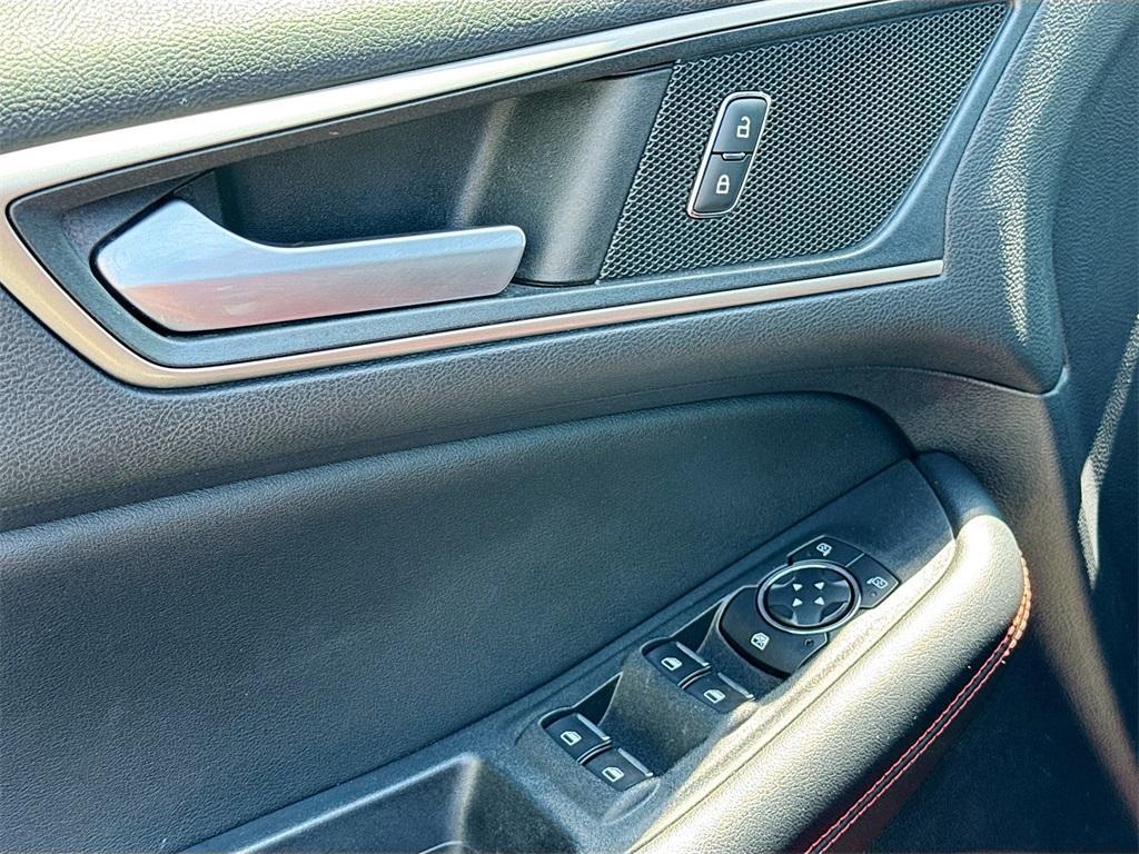 used 2022 Ford Edge car, priced at $25,000